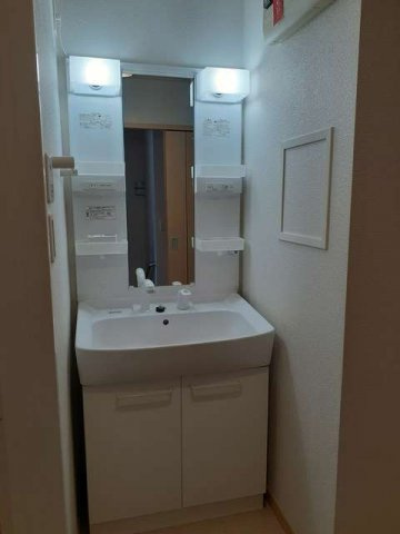 クレメントの洗面所|明るい洗面所です