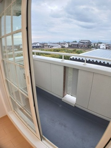 アンジュのバルコニー|暖かな日差しのふりそそぐバルコニー
