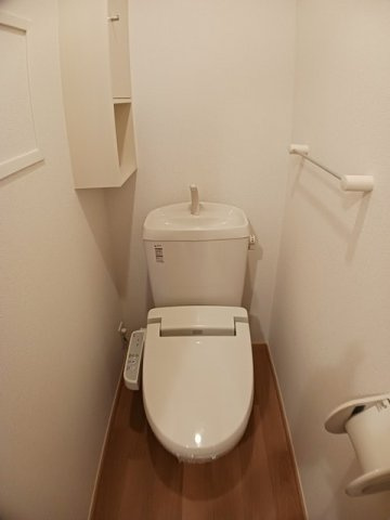 アンジュのトイレ|落ち着いた色調のトイレです