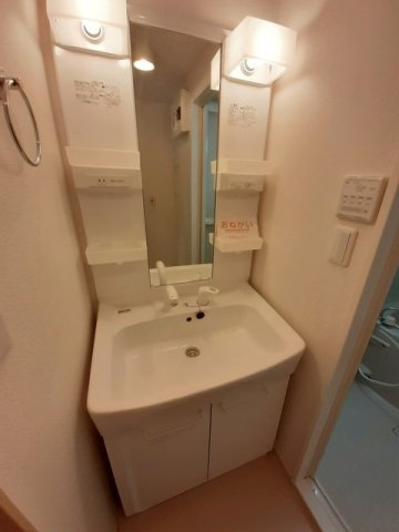 アーバンⅡの洗面所|ゆったりとスペースのある洗面所