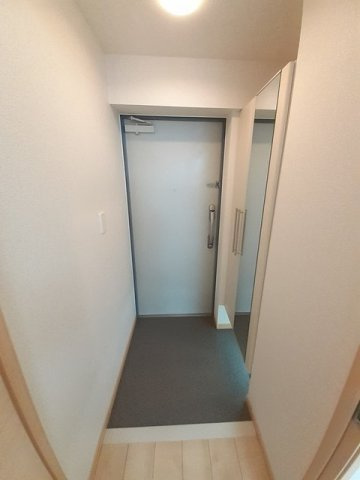 ｙ’ｓアビタシオンの玄関|明るい玄関です