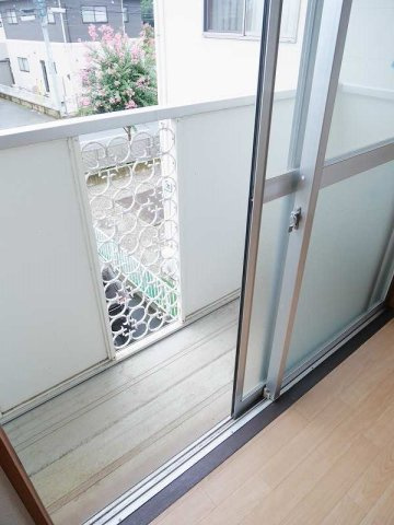 エルディム山口のバルコニー|暖かな日差しのふりそそぐバルコニー