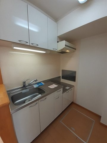 ミストラルＡのキッチン|コンパクトなキッチンで掃除もラクラク