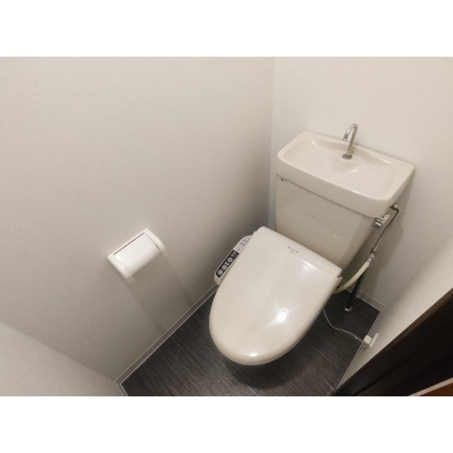 キュウブＥＸ三俣のトイレ|ゆったりとした空間のトイレです