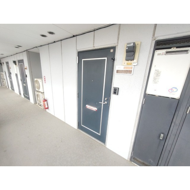 キュウブＥＸ三俣の玄関|明るい玄関です