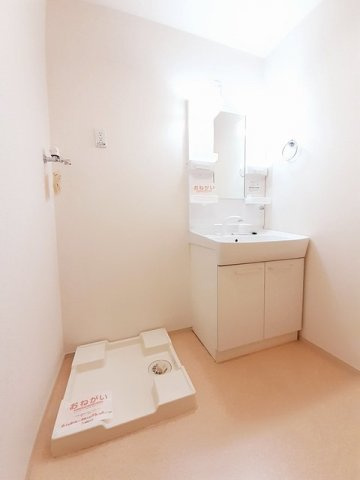エレナメゾンＢの洗面所|脱衣スペースもあります