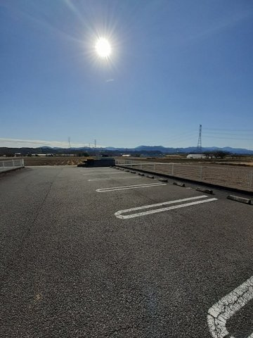 グローリーⅢの駐車場|車をお持ちの方に嬉しい駐車場付きの物件です