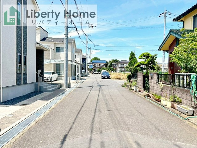 牛久市刈谷町1丁目　新築戸建の前面道路含む現地写真