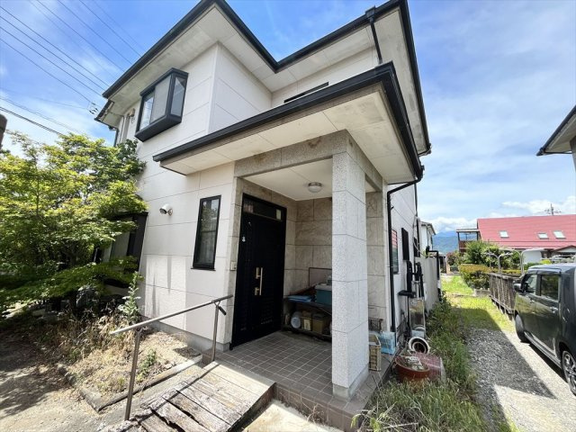 南アルプス市下今井の中古一戸建の玄関
