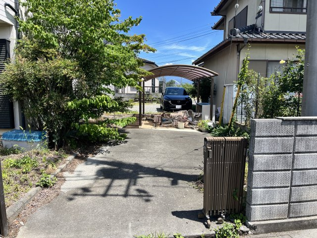南アルプス市下今井の中古一戸建の玄関