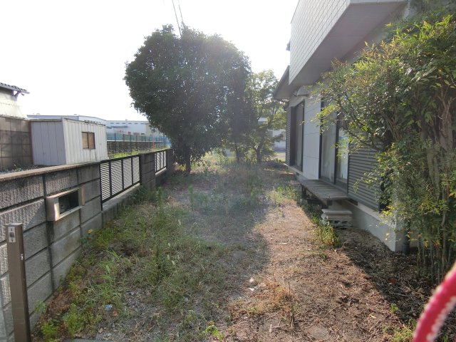 南アルプス市下今井の中古一戸建の駐車場|カーポート付き2台
