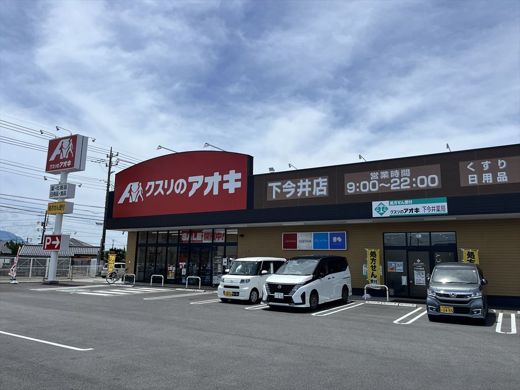 南アルプス市下今井の中古一戸建の前面道路含む現地写真