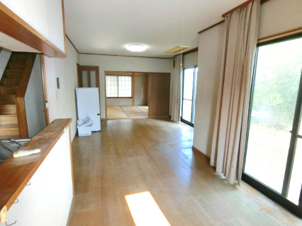 南アルプス市下今井の中古一戸建の居間・リビング