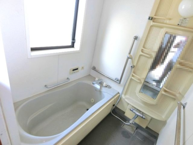 南アルプス市下今井の中古一戸建の浴室