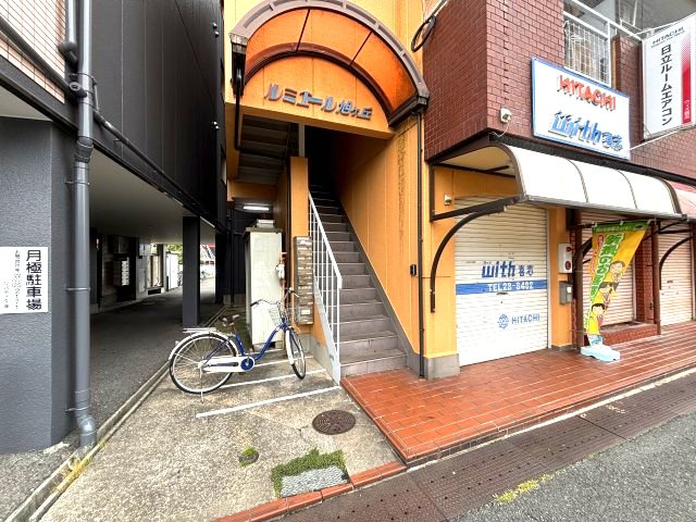 ルミエール旭ヶ丘のエントランス