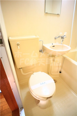 【トイレ】 | ジョイフルハイツ小谷 | 清潔感のあるトイレです