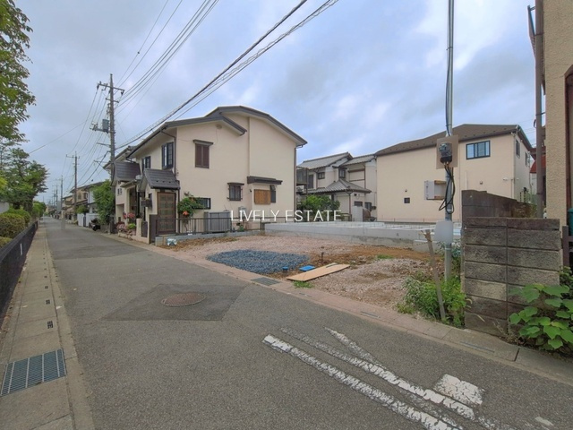 越谷市弥栄町1丁目 新築分譲住宅の前面道路含む現地写真