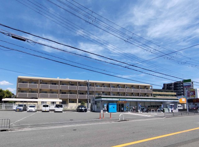 高槻スカイハイツの周辺|ファミリーマート高槻古曽部店（徒歩約1分）