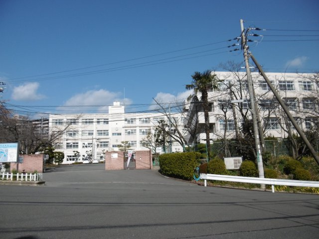 高槻スカイハイツの周辺|高槻市立第八中学校（徒歩約16分）