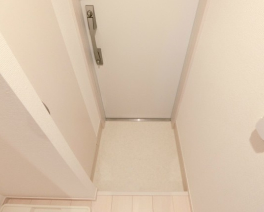 小平市小川西町２丁目の賃貸マンションの玄関