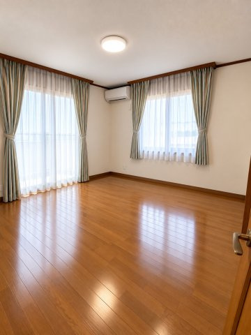 香取郡多古町多古　中古戸建の洋室|※画像の一部はAIを用いて加工・編集しています。実際の状況と異なる場合がありますので、ご了承下さい。