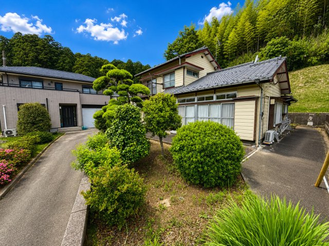 香取郡多古町多古　中古戸建の庭|※画像の一部はAIを用いて加工・編集しています。実際の状況と異なる場合がありますので、ご了承下さい。