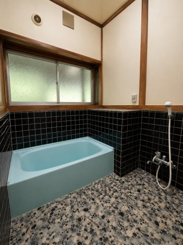 香取郡多古町多古　中古戸建の浴室|別邸※画像の一部はAIを用いて加工・編集しています。実際の状況と異なる場合がありますので、ご了承下さい。