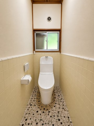 香取郡多古町多古　中古戸建のトイレ|別邸※画像の一部はAIを用いて加工・編集しています。実際の状況と異なる場合がありますので、ご了承下さい。