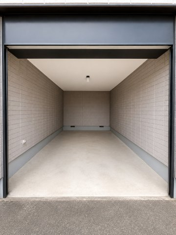 香取郡多古町多古　中古戸建の駐車場|※画像の一部はAIを用いて加工・編集しています。実際の状況と異なる場合がありますので、ご了承下さい。