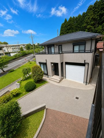香取郡多古町多古　中古戸建の前面道路含む現地写真|※画像の一部はAIを用いて加工・編集しています。実際の状況と異なる場合がありますので、ご了承下さい。