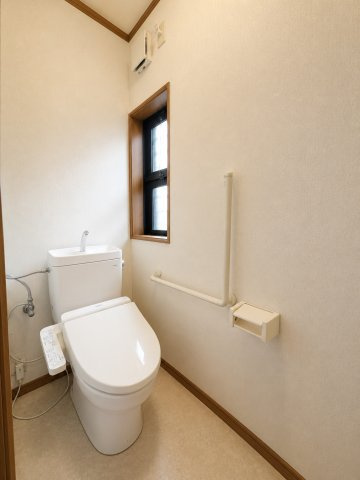 香取郡多古町多古　中古戸建のトイレ|※画像の一部はAIを用いて加工・編集しています。実際の状況と異なる場合がありますので、ご了承下さい。