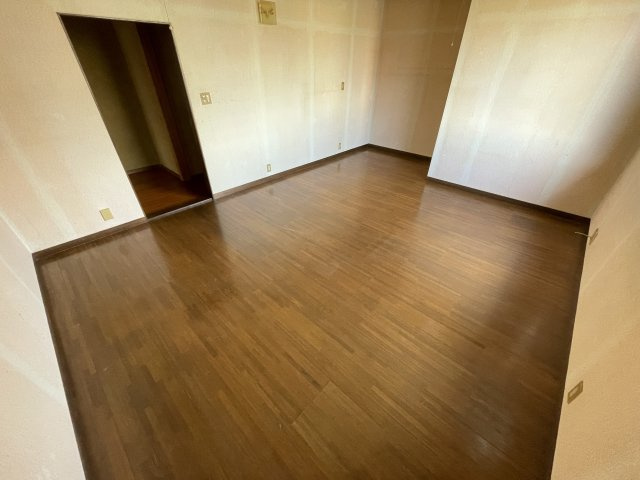 高島市今津町中沼2丁目中古戸建の洋室