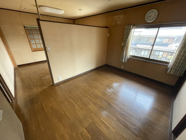 高島市今津町中沼2丁目中古戸建の洋室