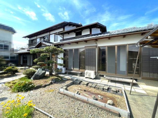 高島市今津町中沼2丁目中古戸建の庭