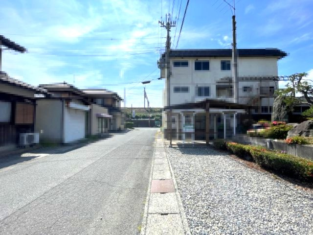 高島市今津町中沼2丁目中古戸建の前面道路含む現地写真