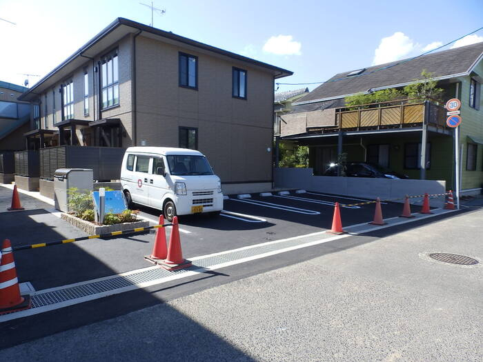 シェリエの駐車場