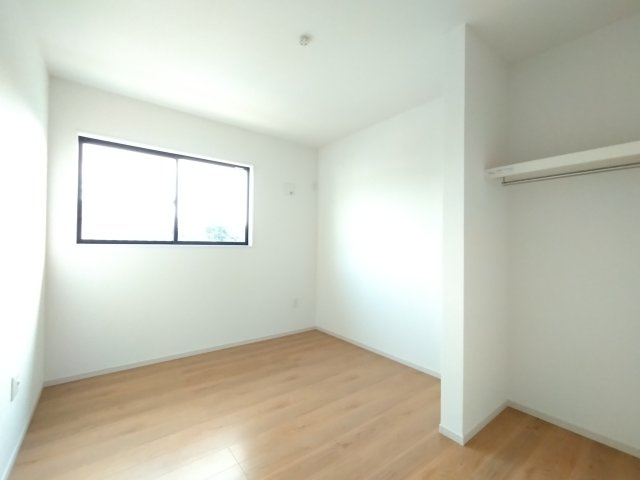 ひたちなか市大成町　3期の洋室|同施工洋室の写真です。フローリングの部屋は家具やインテリアともマッチしてお洒落感が出やすく身の周りの整理がしやすく魅力的です～♪