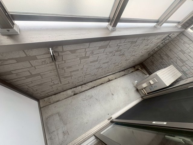 吹田市泉町４丁目のアパートのバルコニー