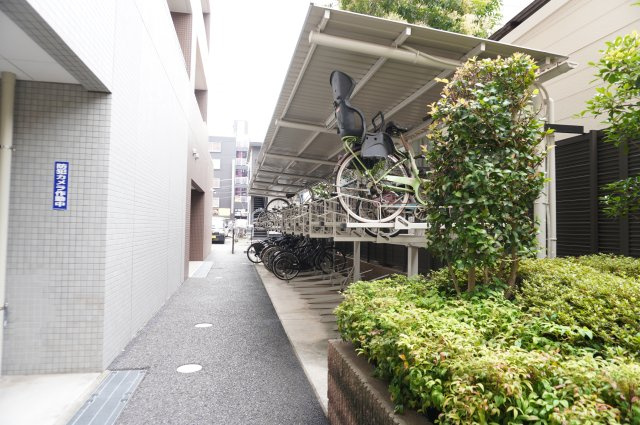 ライオンズステーションプラザ草加の駐輪場