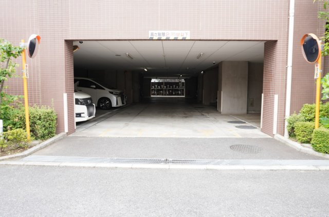 ライオンズステーションプラザ草加の駐車場