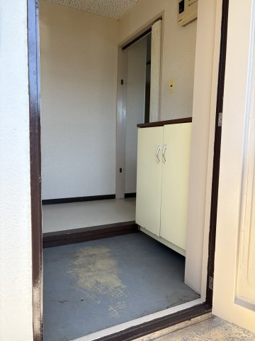 グレイス山王の玄関|※同じタイプの間取です。実際の色や建具は異なります。