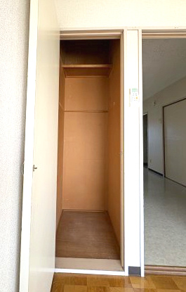 グレイス山王の収納|洋室4.5帖(バルコニー側)　収納※同じタイプの間取です。実際の色や建具は異なります。