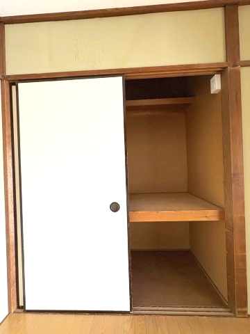 グレイス山王の収納|洋室4.5帖（中央）　収納※同じタイプの間取です。実際の色や建具は異なります。