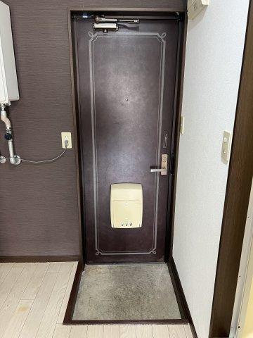 トピア新屋の玄関