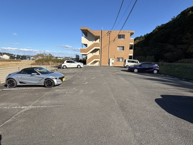 ユーミーなごみの駐車場