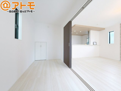 【子供部屋】 | 島田市御仮屋町　新築戸建　全1棟 | 壁と床がシンプルな色合いだからこそ自分だけの空間を作れます♪お部屋作りのイメージは順調でしょうか♪