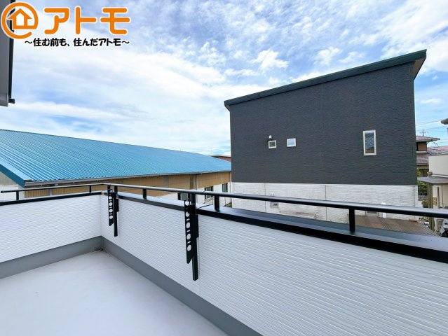 【バルコニー】 | 島田市御仮屋町　新築戸建　全1棟 | 陽当りの良いバルコニーはお洗濯物はもちろんお布団もふかふかになります♪