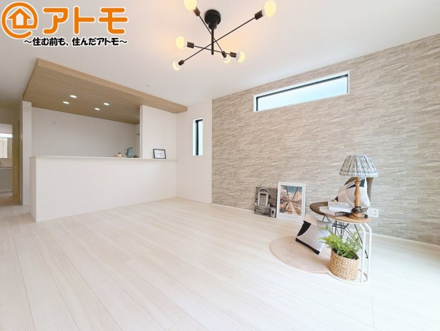 【居間・リビング】 | 島田市御仮屋町　新築戸建　全1棟 | 家族団らんのイメージは、リビングを思い浮かべませんか？リビングこそ広々としたお部屋が良いですね♪