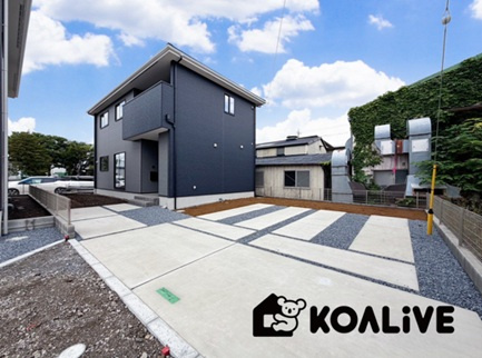 【前面道路含む現地写真】 | 高崎市島野町　新築住宅 | 完成済み！いつでも新生活を始めることができます。
開放感あるLDK！
陽当り、風通しも良い暖かな住まいです。
KOALIVE （コアライブ）【0120-919-727】