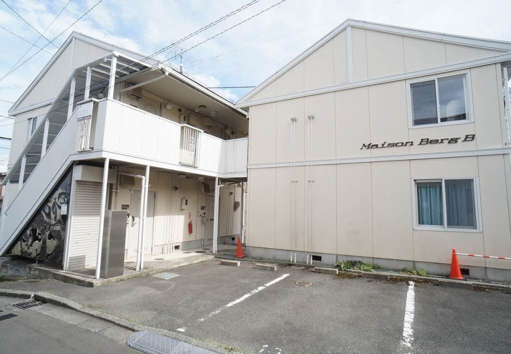 メゾンベルグ Ａの駐車場